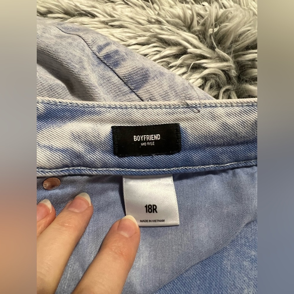Express Boyfriend Fit, Mid-Rise, wide-leg Jeans; Size 18R; light wash color - Picture 2 of 5